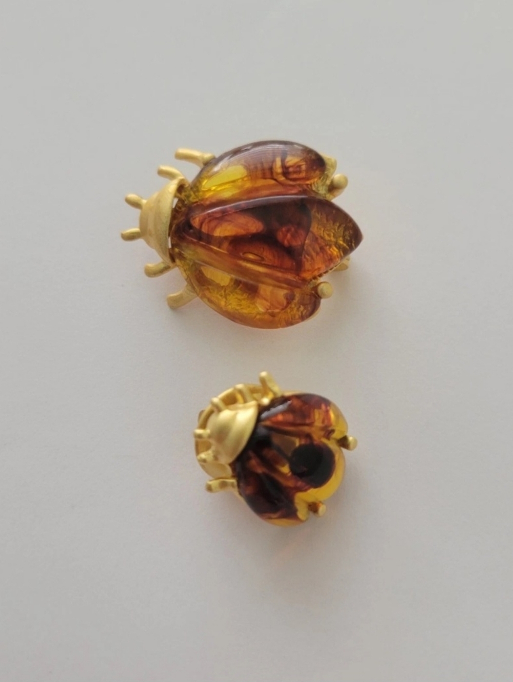 Vintage Honey Amber Lucite Beetle Pin Brooch Bug Brown Insect Gold Tone Set